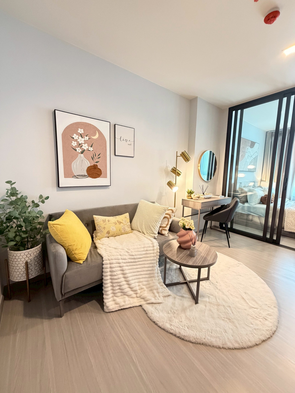 🔥For Rent Now🔥 Life Sathorn Sierra, prime location on the Thonburi side, near Sathorn-Silom, easy access + stunning premium amenities.