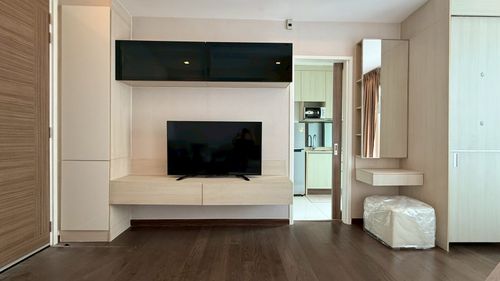 ขายขาดทุน! คอนโด 1 ห้องนอน ห้องสวย พร้อมเฟอร์ ติดรถไฟฟ้า เข้าอยู่ได้ทันที