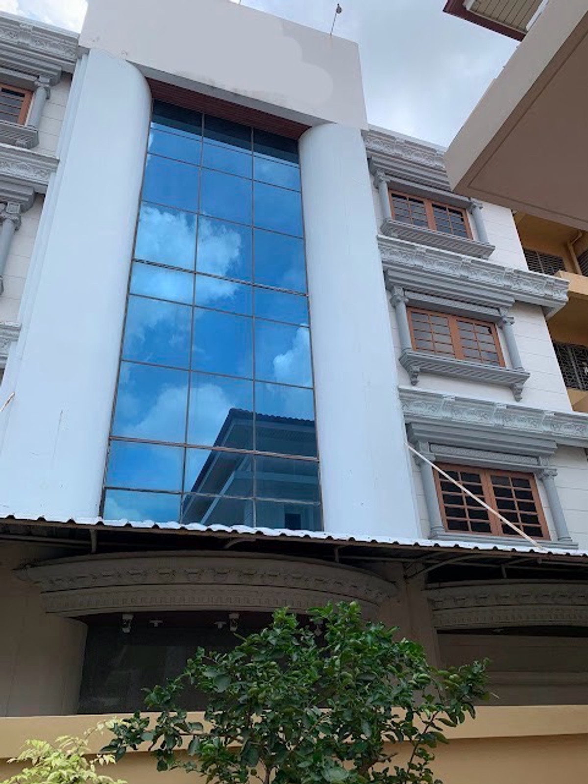 A 4 storey-Standalone Building for Rent in Onnut Area with an elevator