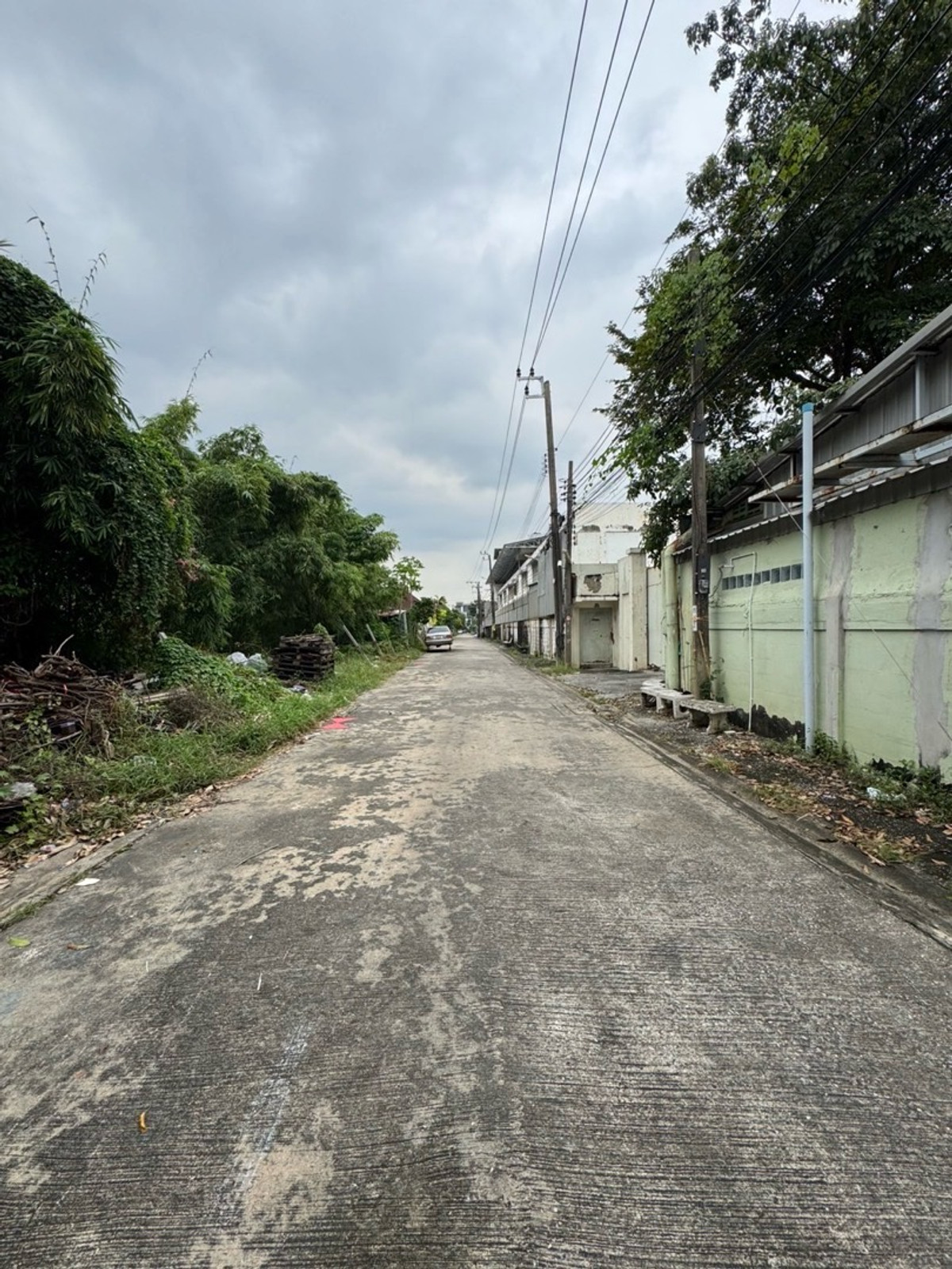 Warehouse 5,562 square meters @ Punnawithi Soi Sukhumvit 101/1 Wachiratham Sathit for business, suitable for sports stadium / community / hangout place - Art Space in the city Warehouse 5,562 square meters @ Punnawithi Soi Sukhumvit 101/1 Wachiratham Sathit for business, suitable for sports stadium / community / hangout place - Art Space in the city