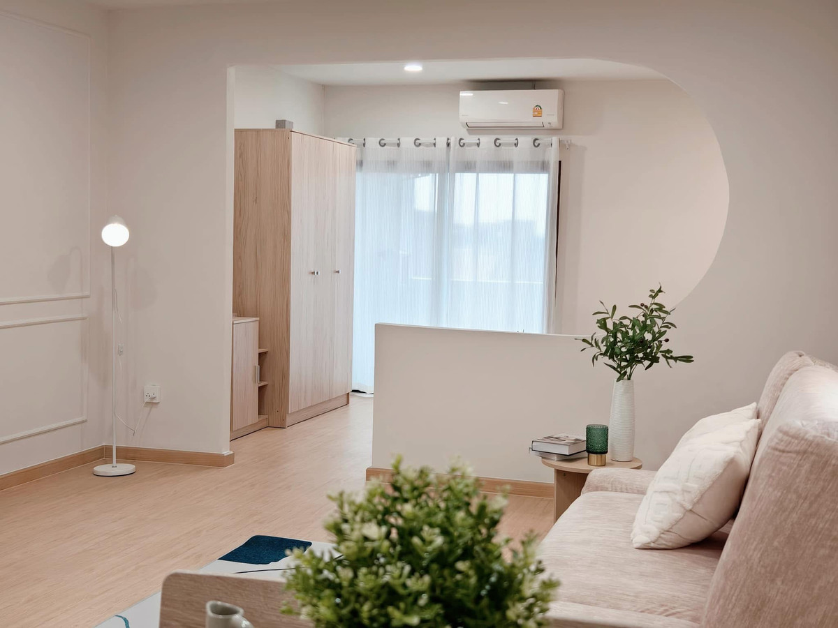 Urgent rent/sale🔥 Large suite 43.56 sq m. ✨Newly renovated, ready to move in. Rent only: 4,300 baht/month, or buy for 799,000 (suitable for those with an income of 15,000 or more). Room on the 4th floor is very private.