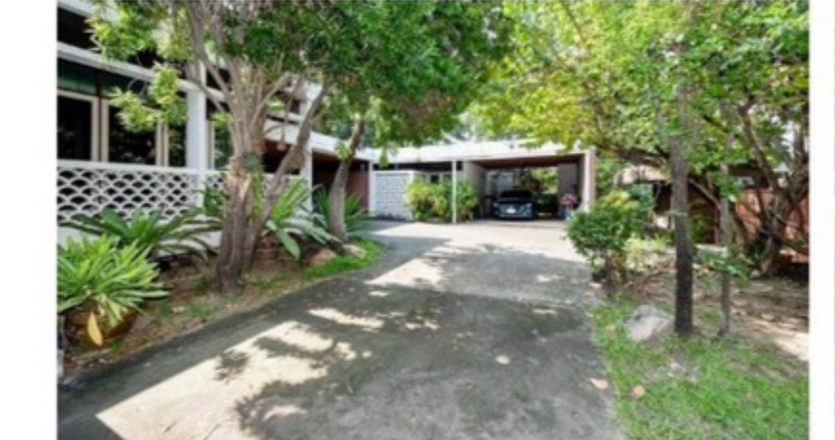Land for sale with buildings, good location, Soi Ramkhamhaeng 21 (Nawasri)