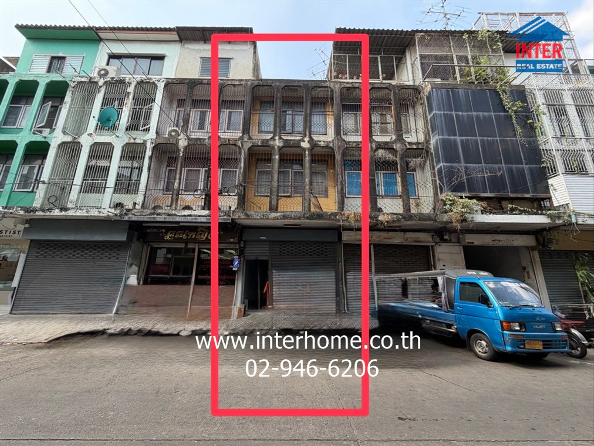 Commercial building, 3.5 floors, 11.4 sq m. Commercial building in Bang Khen Market, Phahon Yothin Road, Chatuchak District, Bangkok.