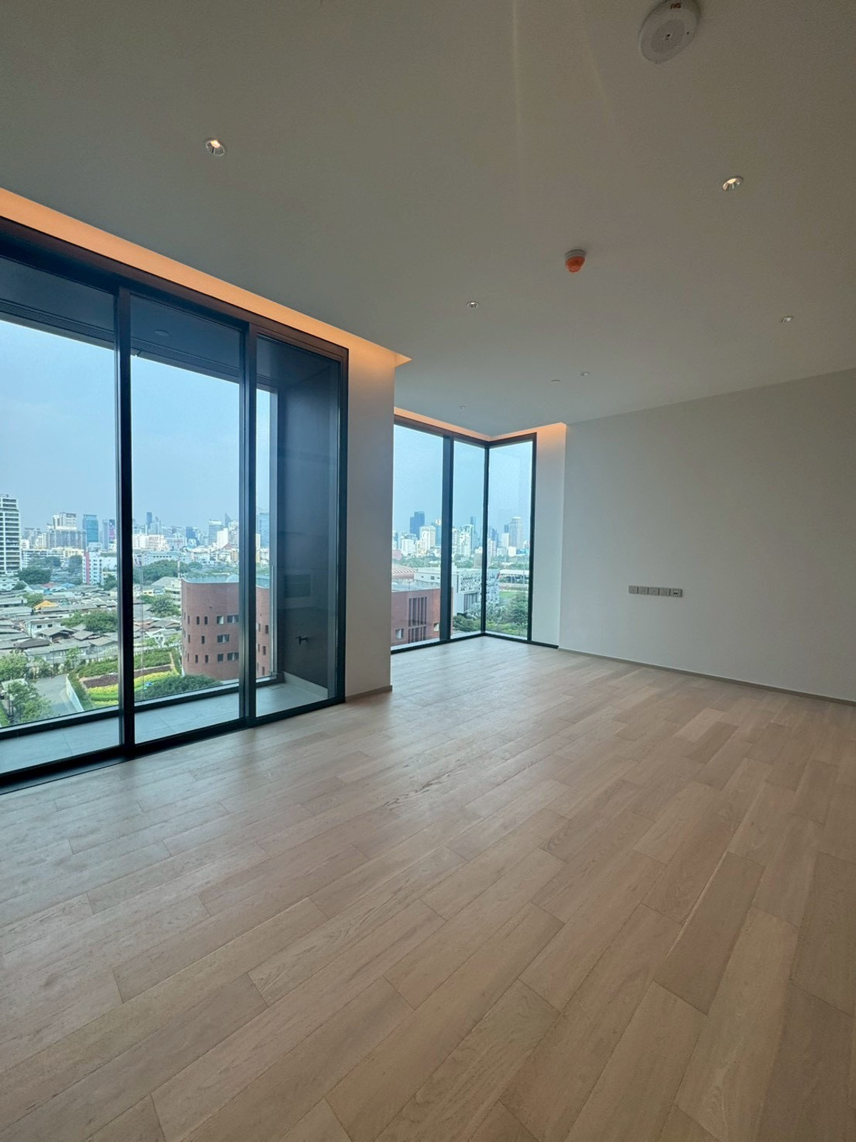 EI8TEEN SEVEN One Bangkok: 1bed 1bath 63.45sqm. 24,900,000 Am: 0656199198