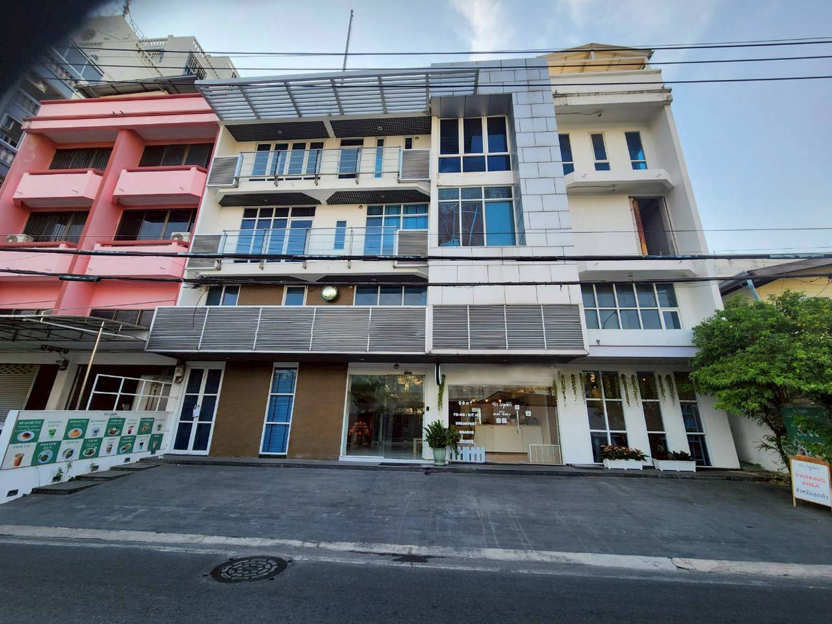 อาคารพานิชย์ 4 คูหา เพียง 200 ม ถึง MRT นนทบุรี พร้อมที่ว่าง จอดรถได้ 15 คัน