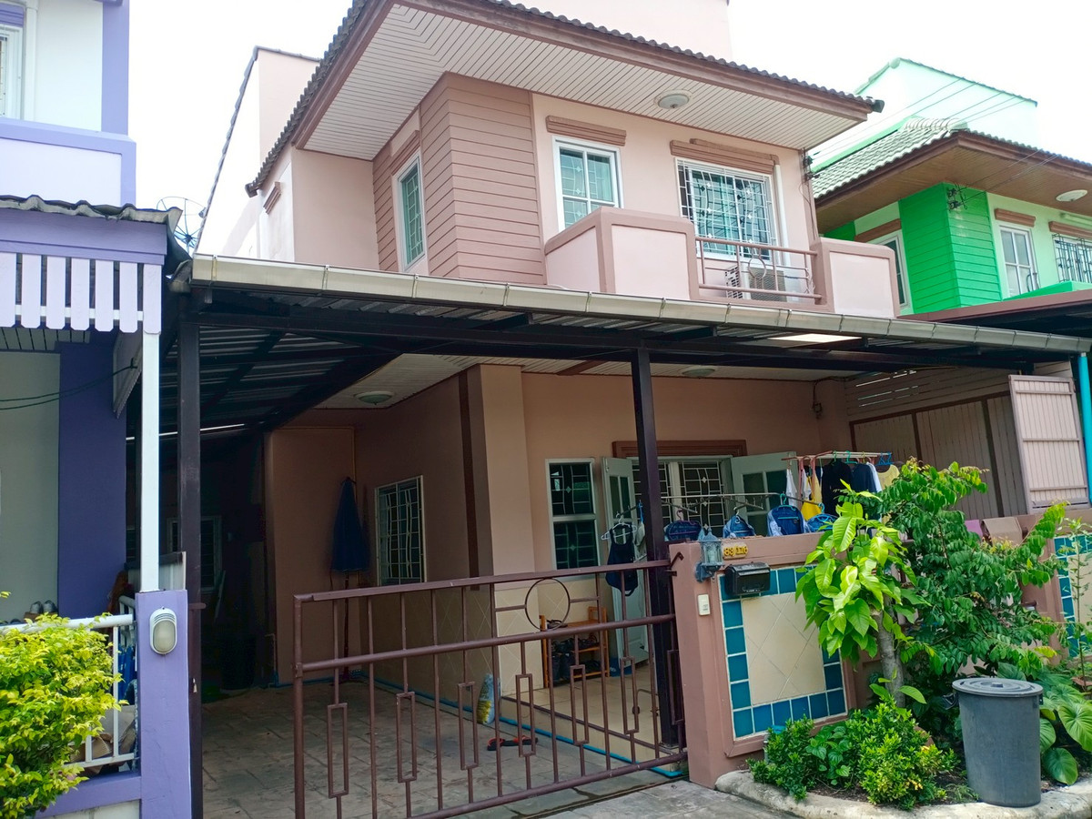 Semi-detached house for sale, Ban Phon Village, Soi Sukapiban 5, Soi 14, Sukapiban 5 Road, area 30 sq m, fully furnished.