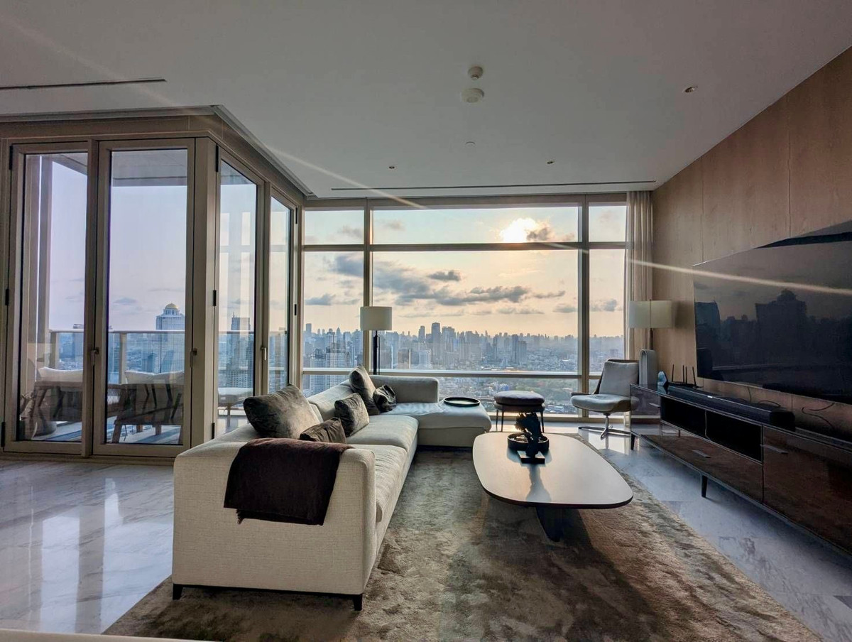 Urgent! Price reduce!!  For sale  🌟 Luxury Riverfront Living – Four Seasons Private Residences 🌟