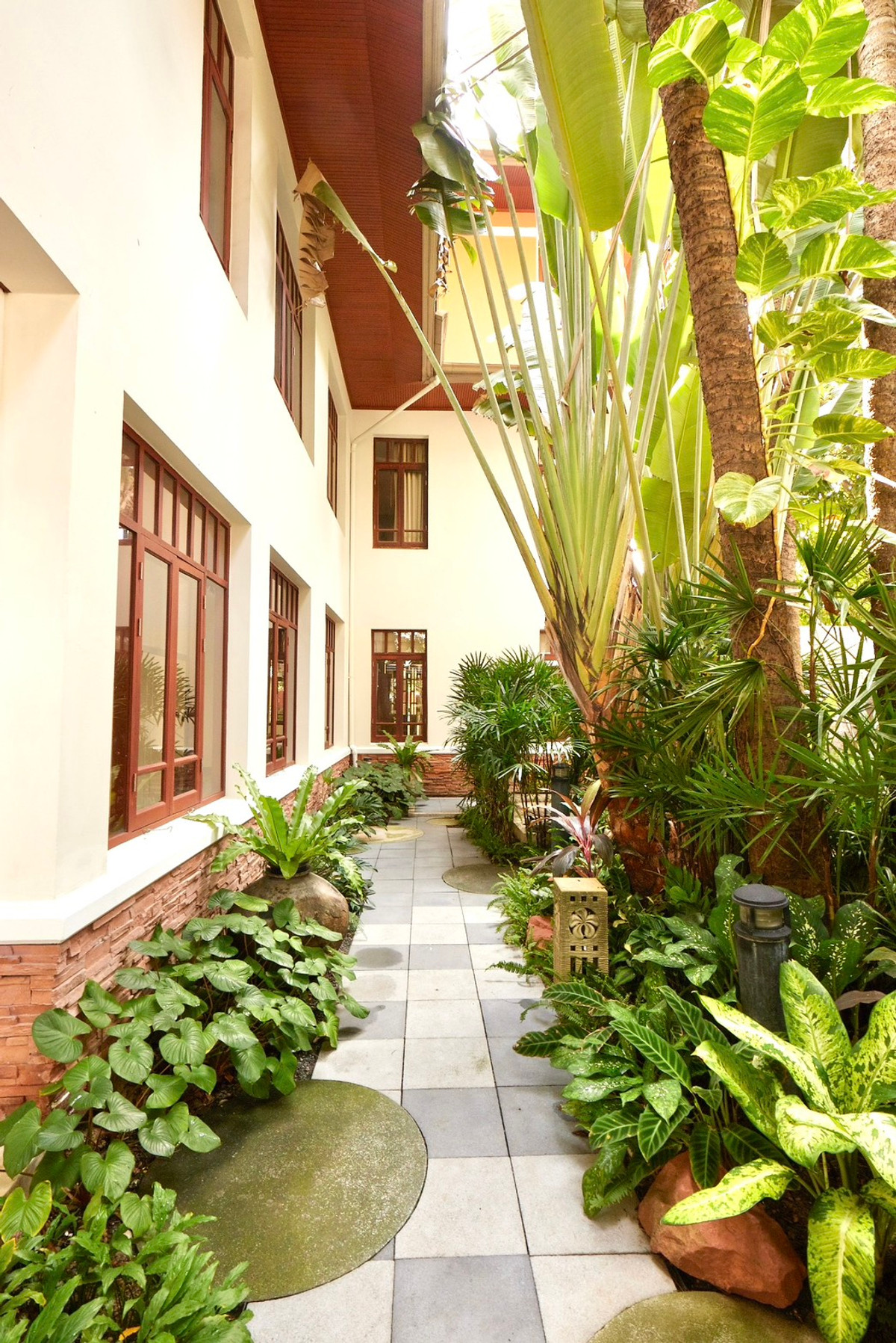 House for rent, House Ekamai 10, 4 bedrooms, 620 sq m, private pool, Pet friendly.