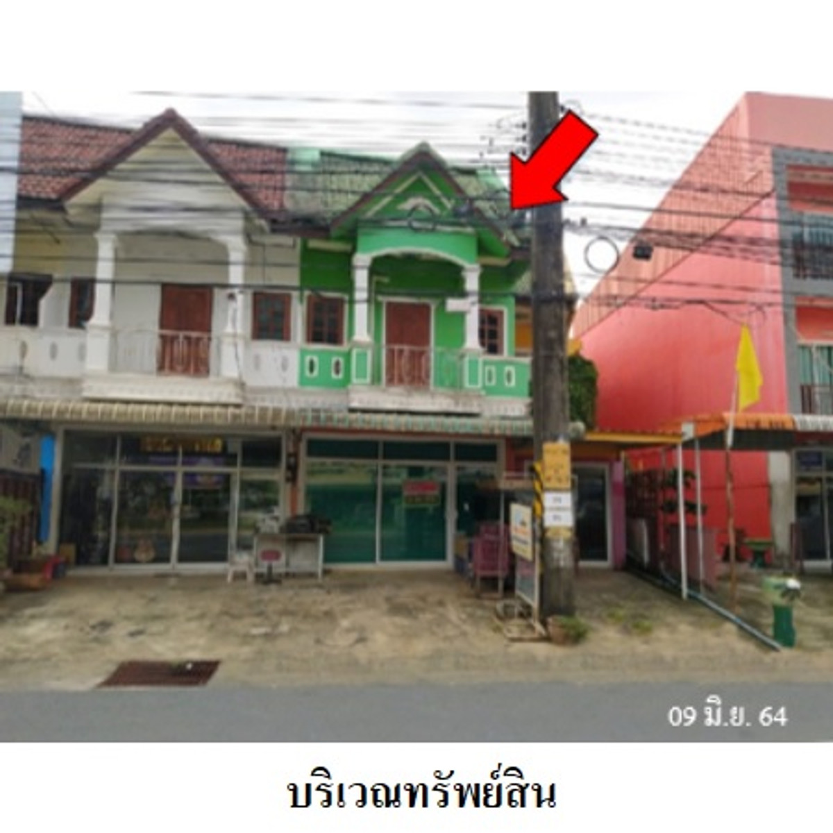 2-story commercial building for sale, next to a 4-lane main road. 2-story commercial building for sale, next to a 4-lane main road.