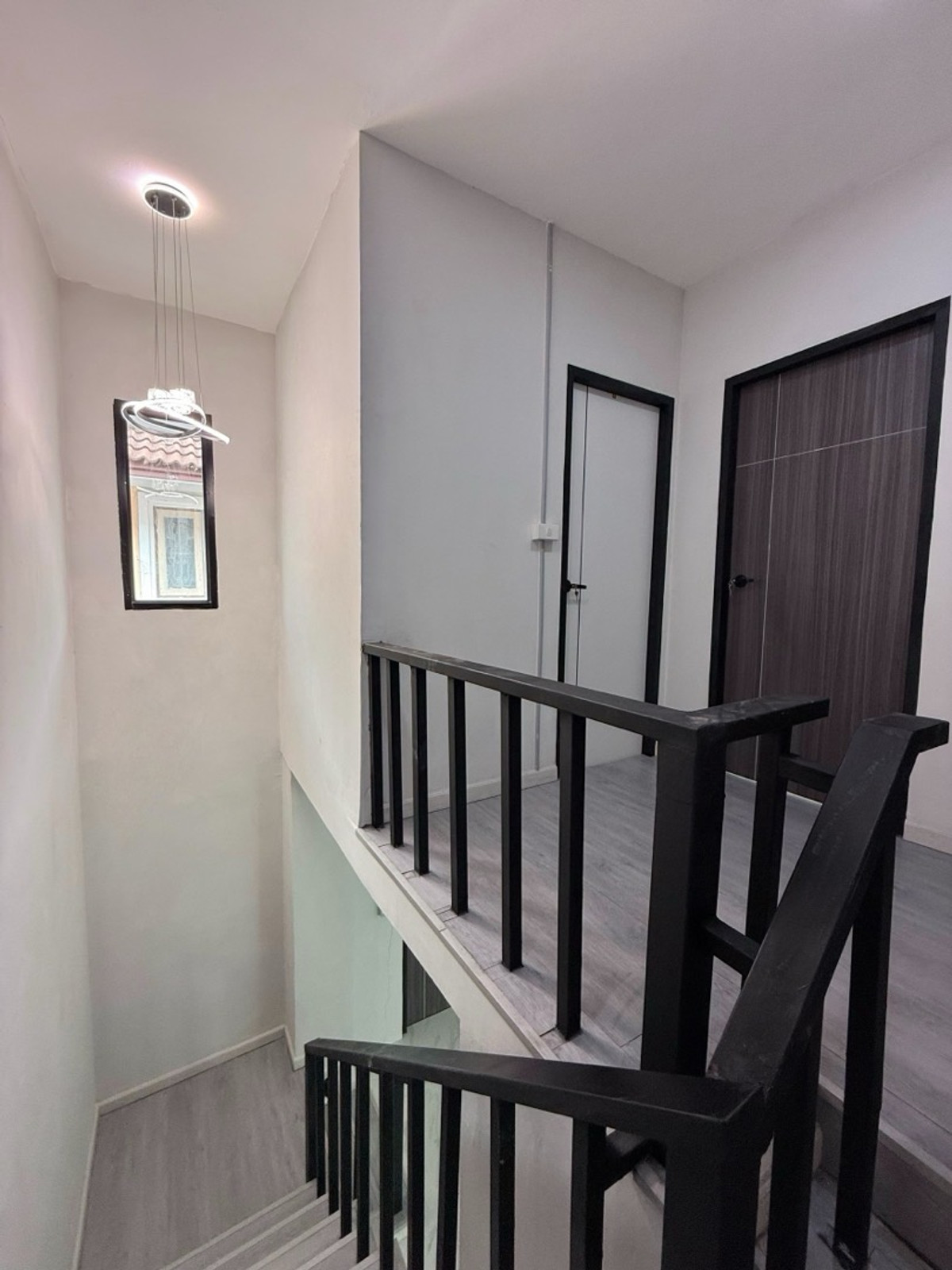 🏠  หมู่บ้านพฤกษา 10 ไทรน้อย ซอย35 | รีโนเวทใหม่ทั้งหลัง พร้อมเข้าอยู่! 3 ห้องนอน | 2 ห้องน้ำ ติดถนนใหญ่ ติดตั้งแอร์ให้ใหม่ 2 ตัว – รูปที่ 3
