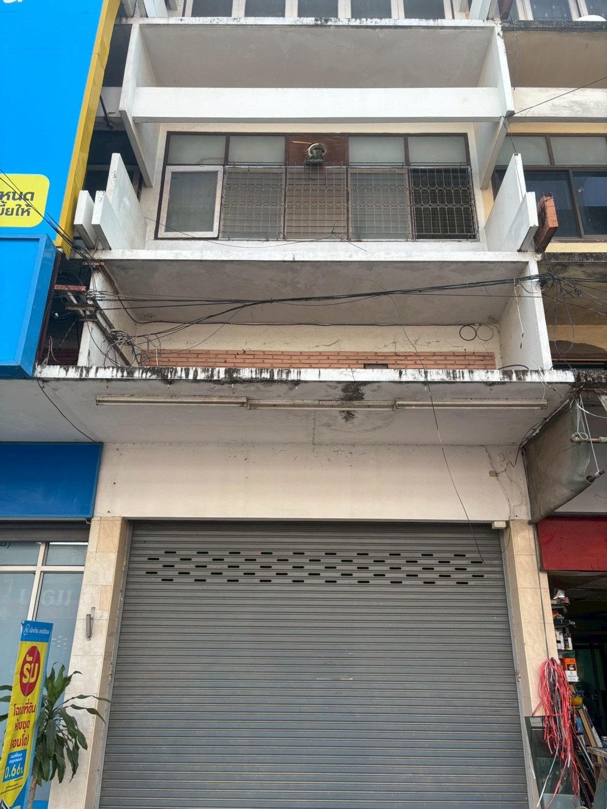 96334 - Urgent for rent, 4-story commercial building, prime location in the heart of Lamphun city. 96334 - Urgent for rent, 4-story commercial building, prime location in the heart of Lamphun city.