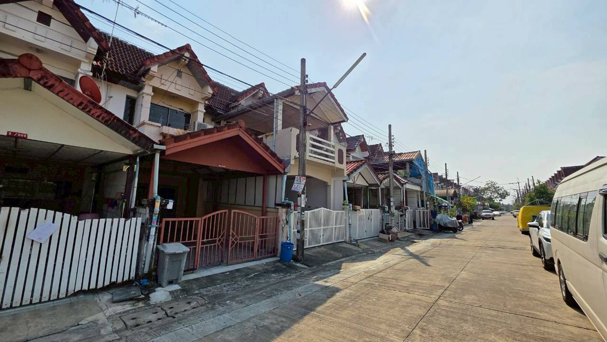 ขายด่วน! ทาวน์เฮ้าส์ 2 ชั้น หมู่บ้านโชคชัยปัญจทรัพย์ รามคำแหง (หน้าบ้านไม่ชนใคร) – รูปที่ 4
