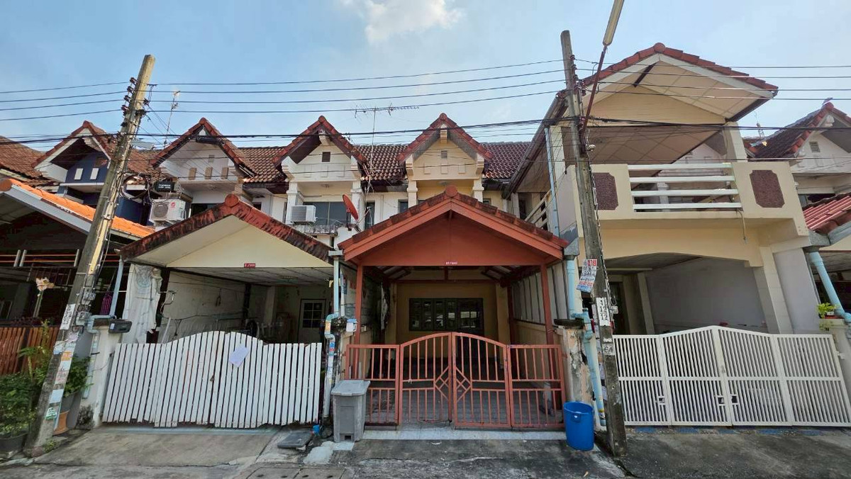 ขายด่วน! ทาวน์เฮ้าส์ 2 ชั้น หมู่บ้านโชคชัยปัญจทรัพย์ รามคำแหง (หน้าบ้านไม่ชนใคร)