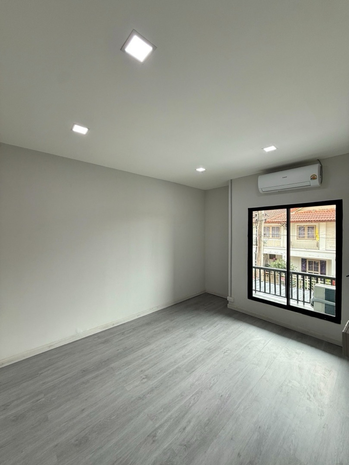 🏠  หมู่บ้านพฤกษา 10 ไทรน้อย ซอย35 | รีโนเวทใหม่ทั้งหลัง พร้อมเข้าอยู่! 3 ห้องนอน | 2 ห้องน้ำ ติดถนนใหญ่ ติดตั้งแอร์ให้ใหม่ 2 ตัว – รูปที่ 4