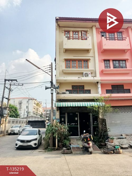 Commercial building for sale, 4 floors, area 16 sq m, Lam Luk Ka, Pathum Thani.