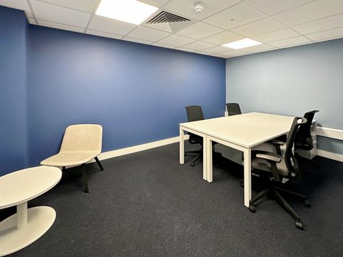 Large office space for 10 employees in HQ Office Ready