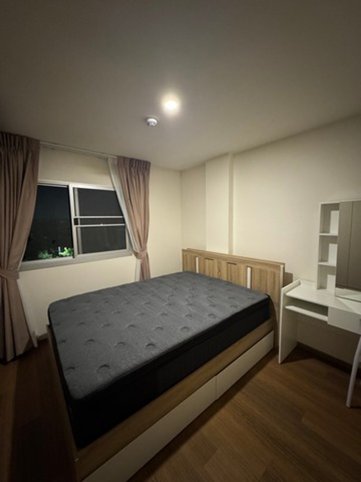Condo for rent Lumpini Ekkachai 48, size 1 bedroom, 34 sq m, fully furnished. There is a washing machine.