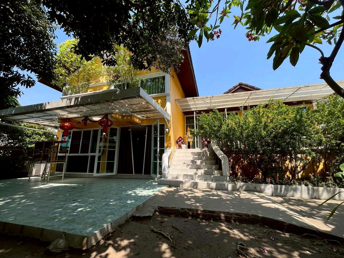 🏡 Single house, Soi Nawamin 95, near Pho Kaeo intersection, 3 bedrooms, 3 bathrooms, land 224 sq m., shady atmosphere, vintage style. Large area, hard to find, selling for 16.9 million baht. If interested, make an appointment to view the house in advance. 🏡 Single house, Soi Nawamin 95, near Pho Kaeo intersection, 3 bedrooms, 3 bathrooms, land 224 sq m., shady atmosphere, vintage style. Large area, hard to find, selling for 16.9 million baht. If interested, make an appointment to view the house in advance.