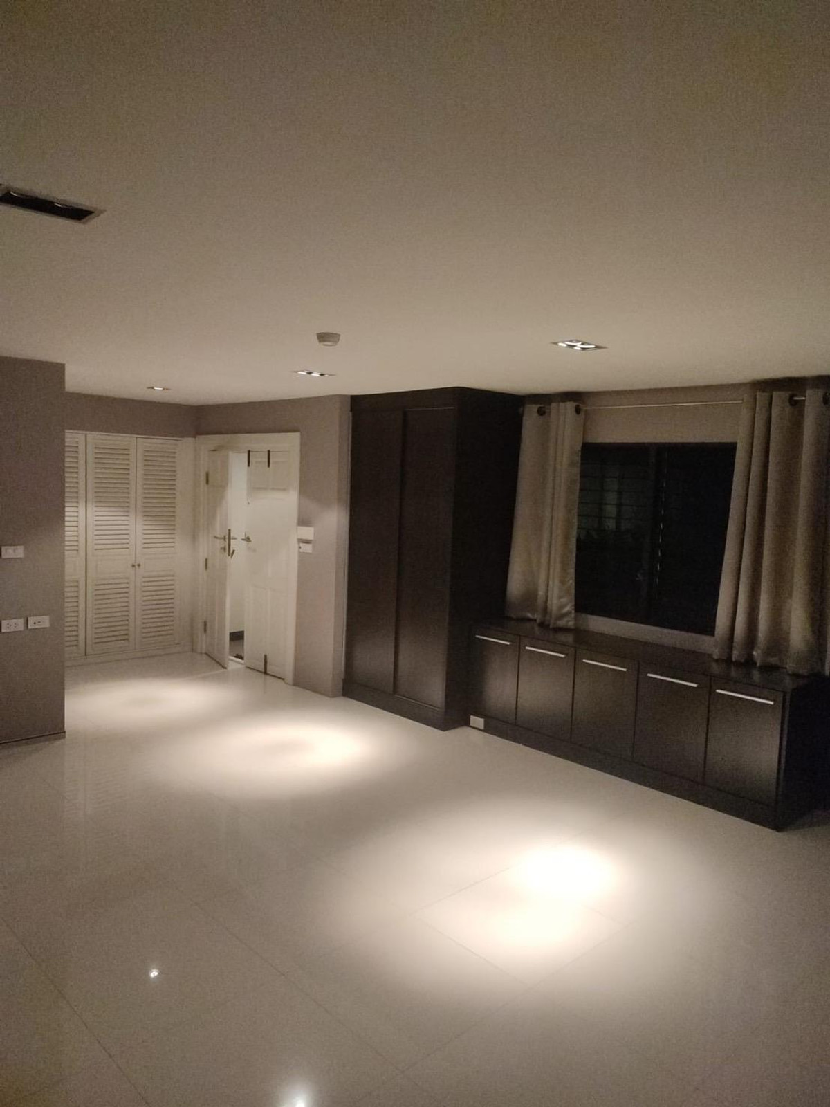Spacious 3BR at Liberty Park (Sukhumvit Soi 23)  Unit 16B | Fully Furnished & Ready to Move In