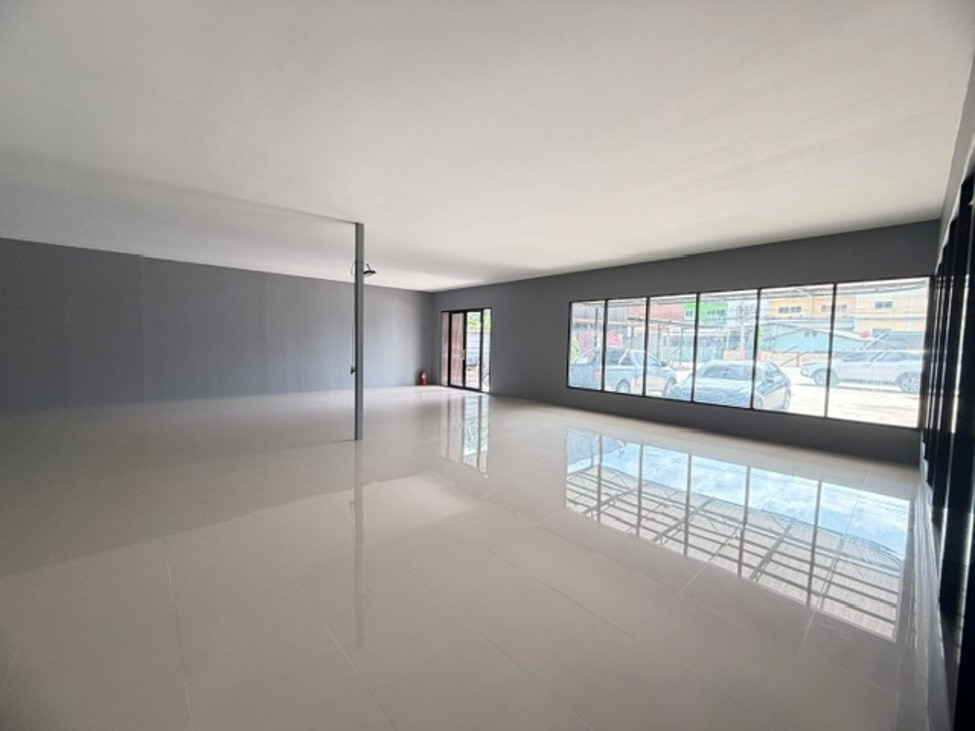 For Rent Office building for rent / Office / 1st floor space only / Soi Pridi Banomyong 14, Sukhumvit 71 / Building usable area 500 square meters / Parking for 10 cars / Very beautifully decorated / Suitable for clinics, spas, offices, online, others. – รูปที่ 3