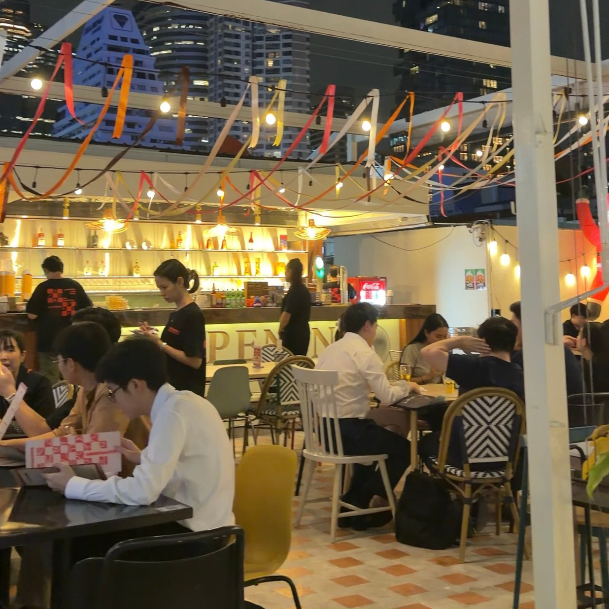 เซ้งร้านนั่งชิลใจกลางสีลม วิวตึกมหานคร – รูปที่ 3