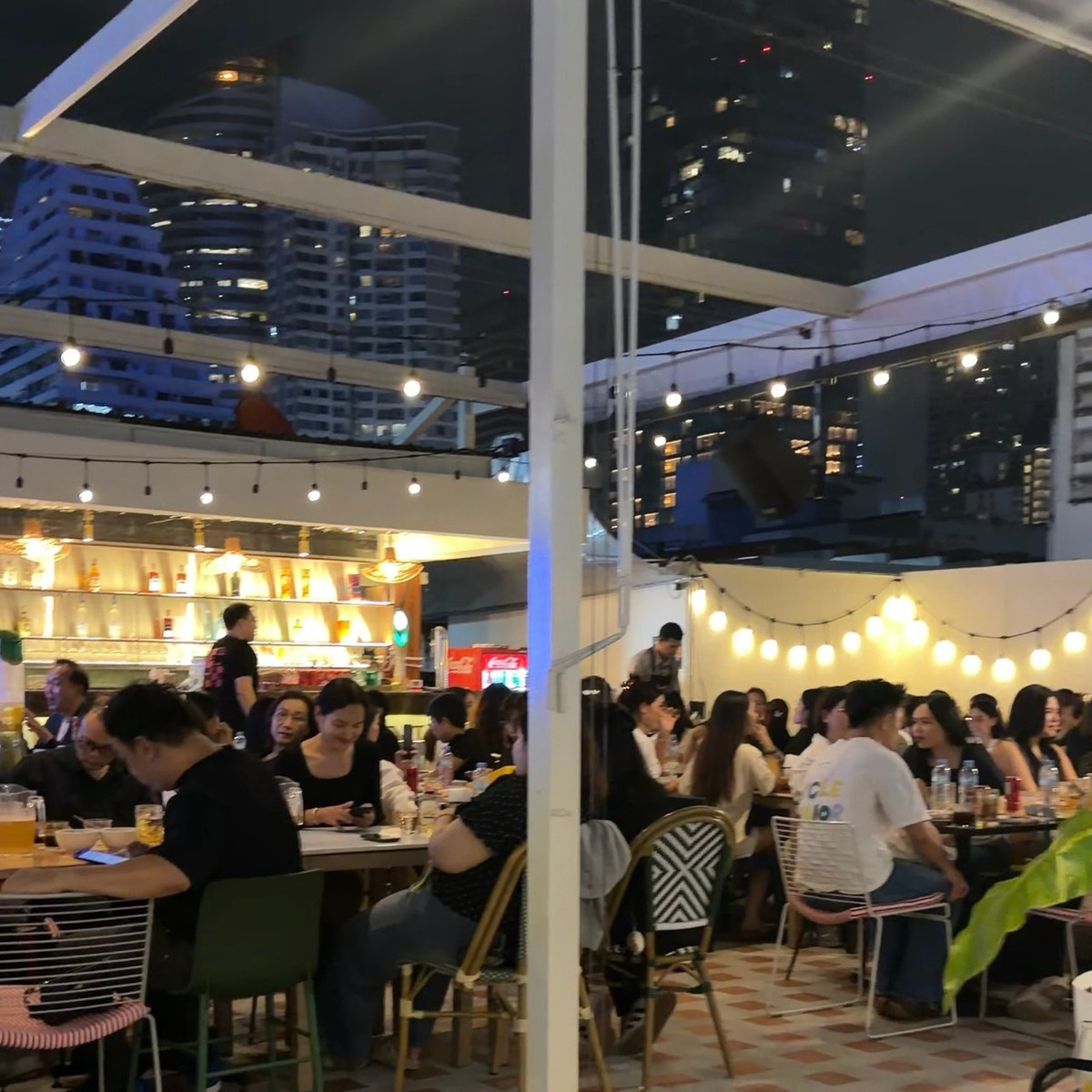 เซ้งร้านนั่งชิลใจกลางสีลม วิวตึกมหานคร – รูปที่ 4