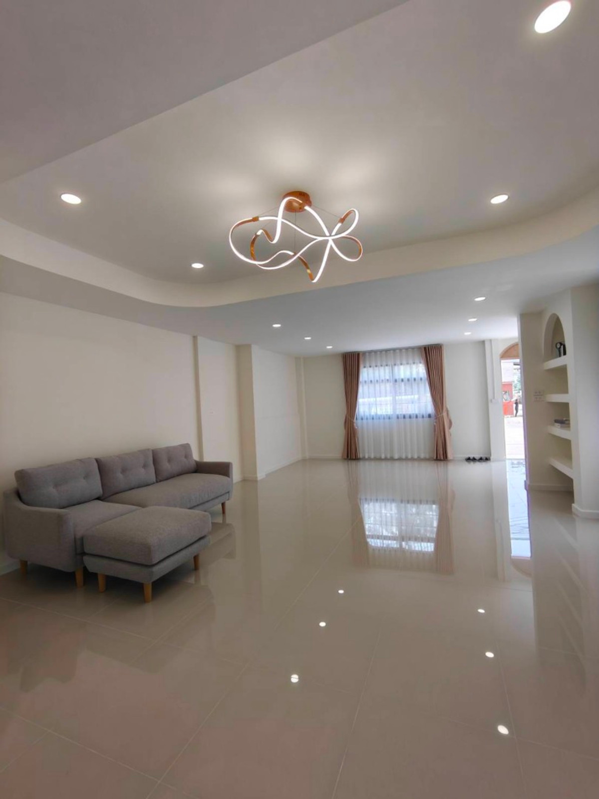 6903-055 ขาย ทาวน์โฮม 3 ชั้น รีโนเวทใหม่ 4 ห้องนอน ใกล้ The Nine พระราม9 