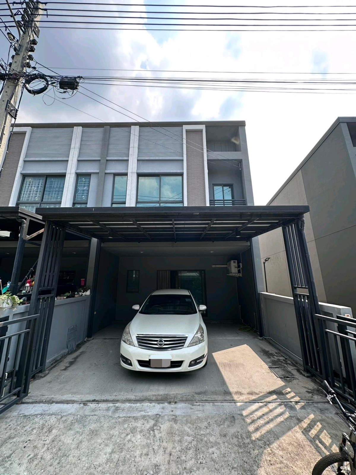 ทาวน์โฮมหลังริม4ห้องนอนแต่งครบต่อเติมครัวโรงจอดรถแถมประตูรั้วไฟฟ้าบ้านเลขที่มงคล 99 – รูปที่ 2