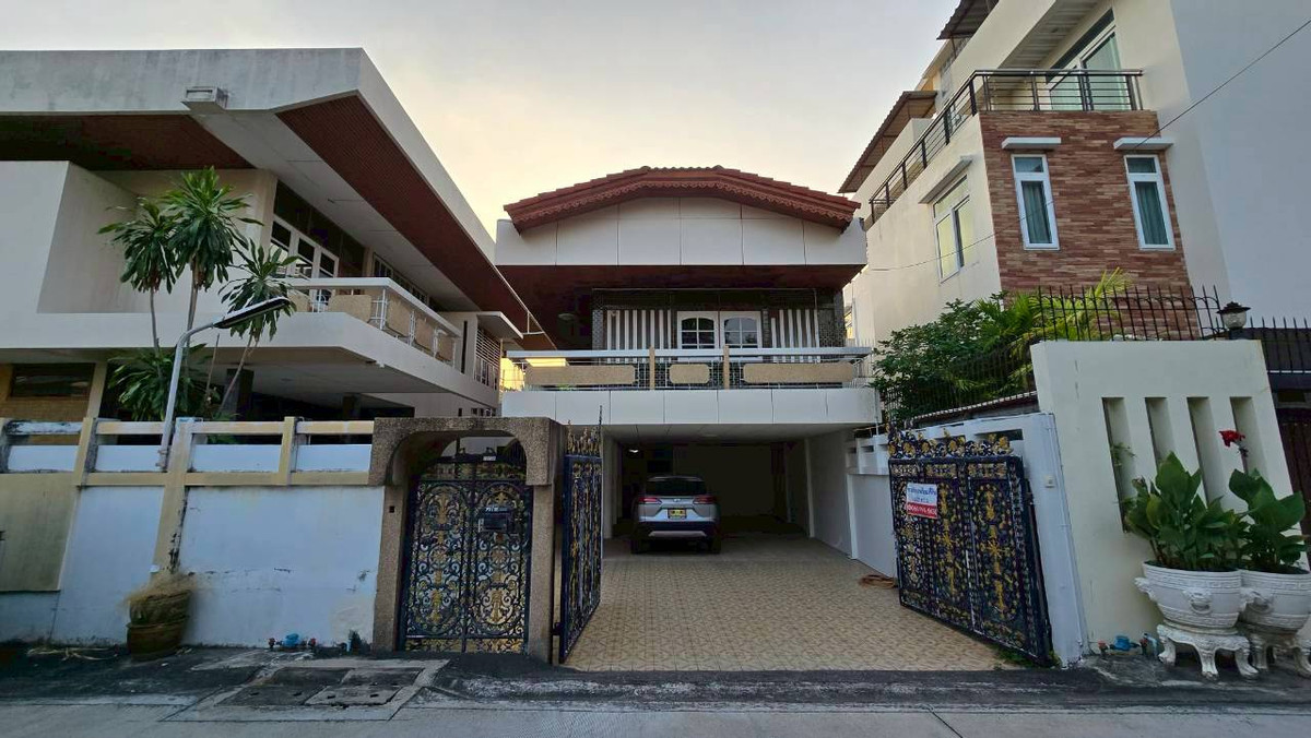 💎 [RARE ITEM] ขายบ้านเดี่ยวหลังใหญ่ 148 ตร.ว. ใจกลาง “อินทามระ 1“ 🌳 สงบ เป็นส่วนตัว ใกล้ BTS สะพานควาย & รพ.พญาไท พหลโยธิน โอกาสทองของคนหาบ้านทำเลเมือง! จะอยู่อาศัยแบบครอบครัวใหญ่ หรือทำเป็นโฮมออฟฟิศสุดชิคก็ตอบโจทย์ พื้นที่กว้างขวางแบบนี้ในซ