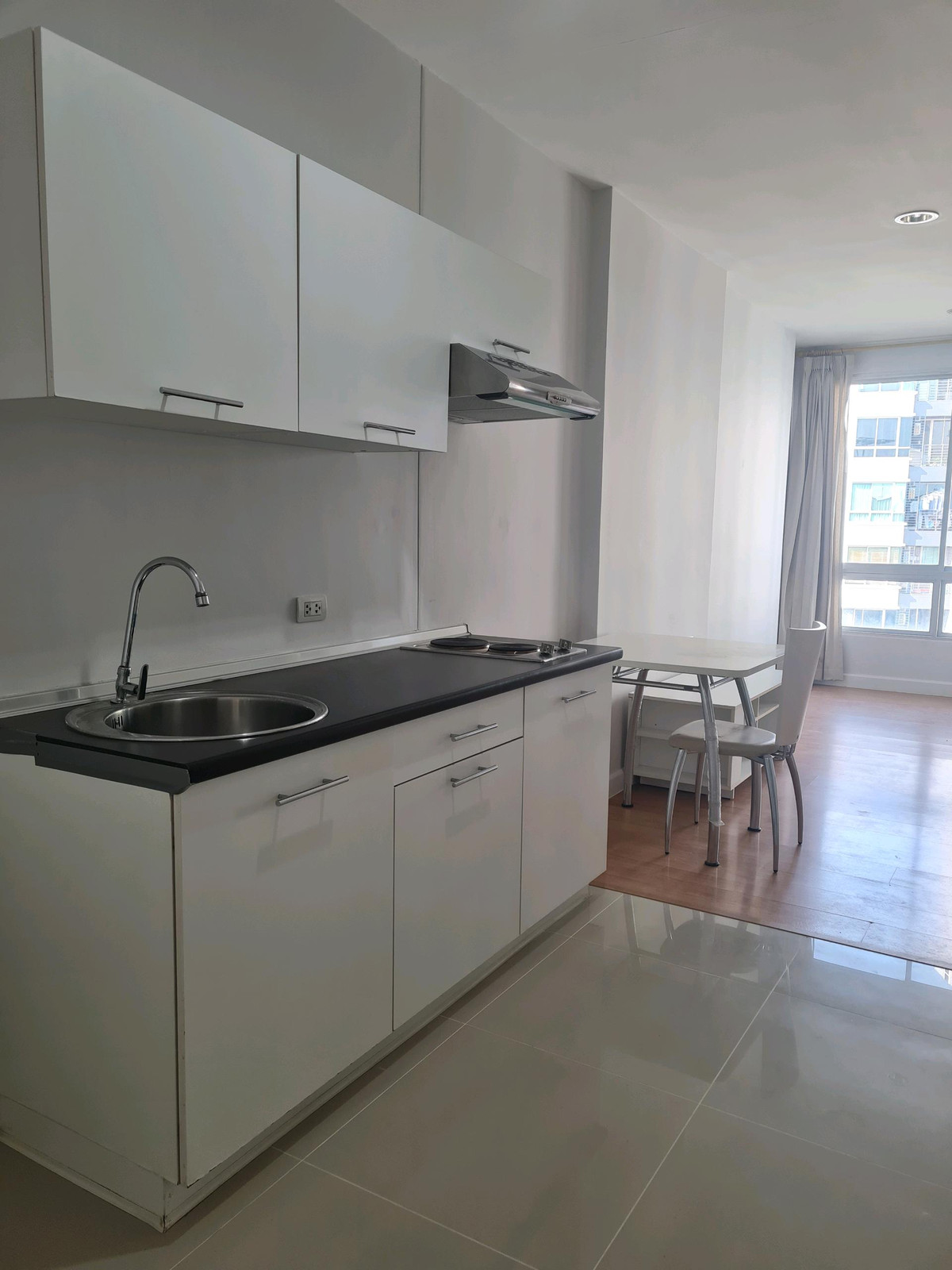 Beautifully decorated and fully furnished – ready to move inMid-level floor (not too high or too low)Garden and swimming pool viewPeaceful and green atmosphere
