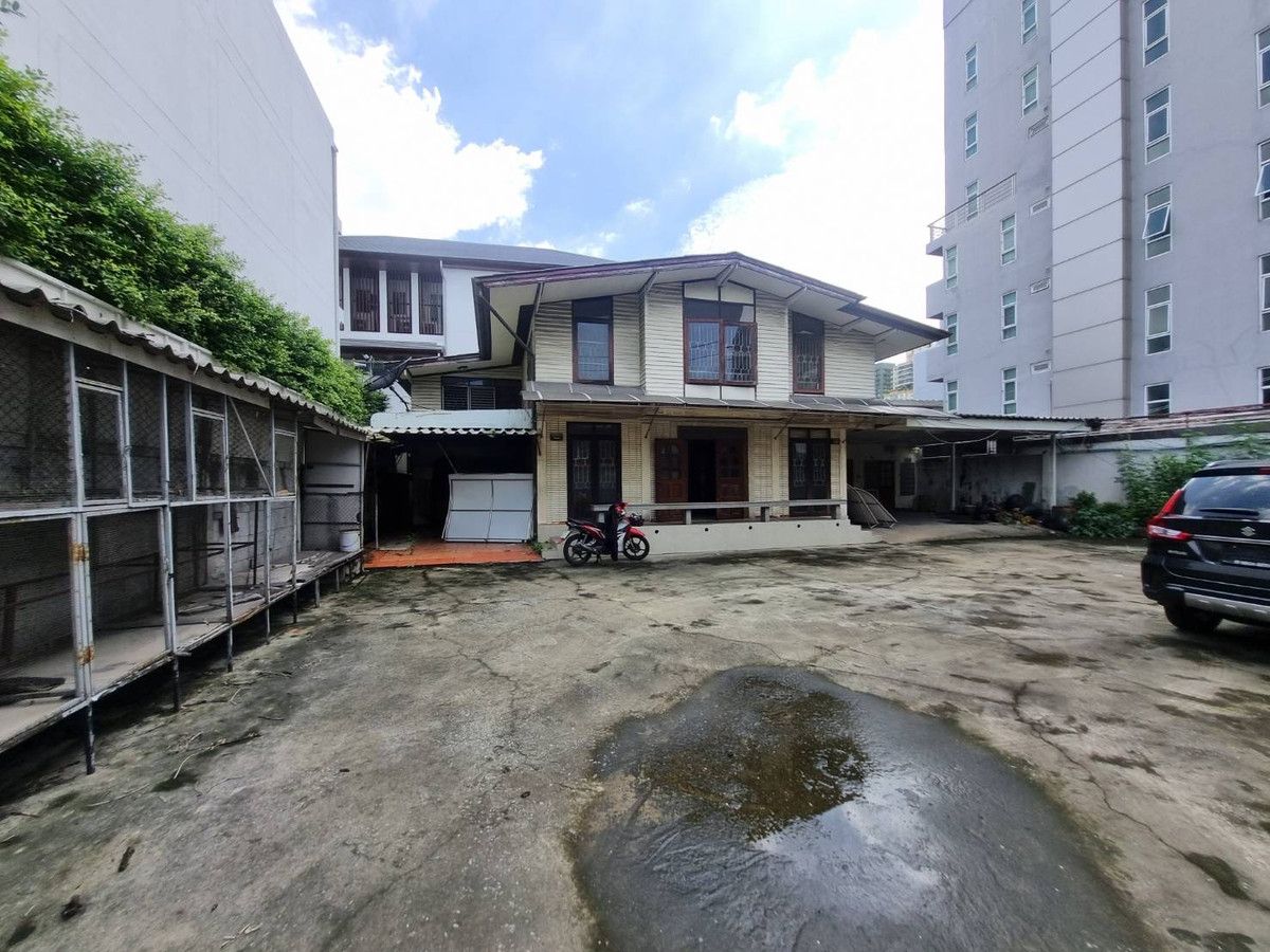 ขายที่ดินพร้อมสิ่งปลูกสร้าง 120 ตารางวา ซอยทองหล่อ 23  ทำเล Prime Thonglor