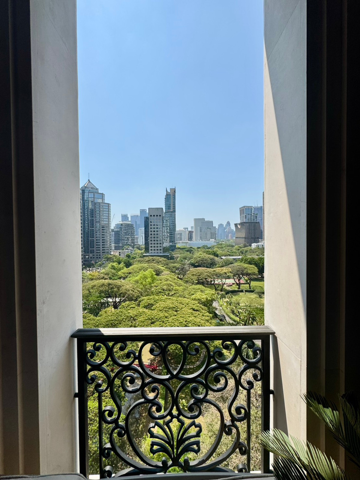The Most Luxurious Condominium 98Wireless 2brs size 145sq.m. Garden View 129MB The Most Luxurious Condominium 98Wireless 2brs size 145sq.m. Garden View 129MB
