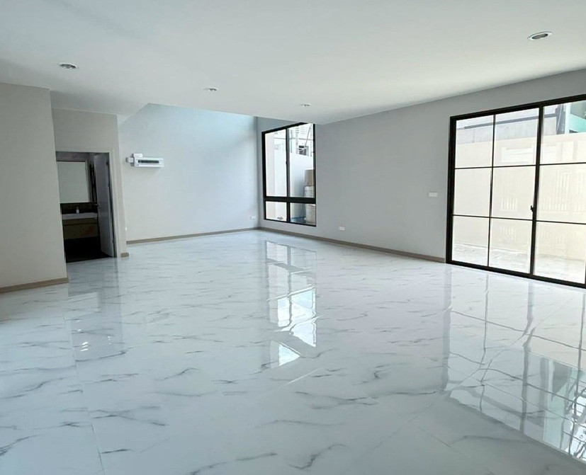 For Rent ให้เช่า ทาวน์โฮม / Home Office 3 ชั้น สไตล์ Modern Luxury / โครงการ Gravitia พระราม 2 – ท่าข้าม / กราวิเทีย พระราม 2 ท่าข้าม / แอร์ 4 เครื่อง / บ้านใหม่ / ผ้าม่านทั้งหลัง / เหมาะเป็น Home office จดบริษัทได้ – รูปที่ 3