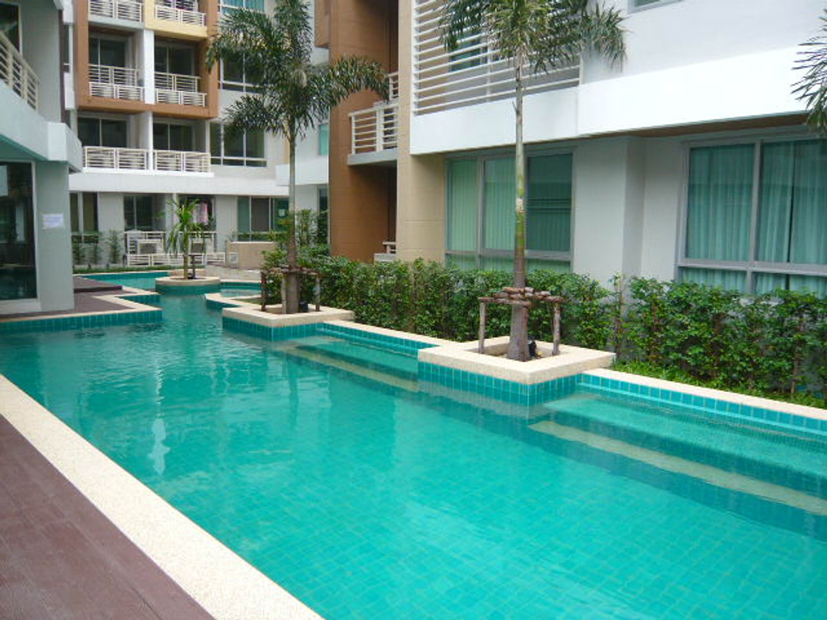 For sale Wish@Siam Condominium studio 27 sq m with furniture.