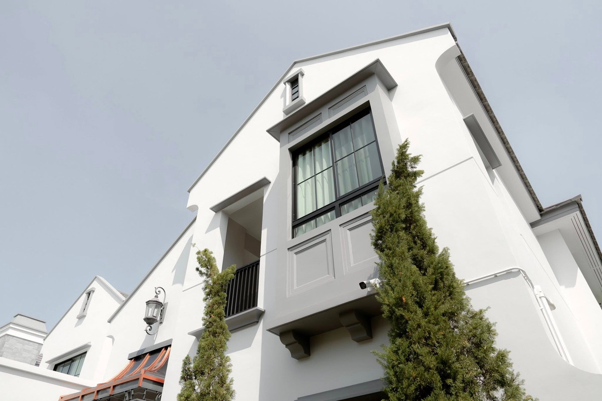 P0464/Urgent sale Luxury house Nantawan Rama 9 - Krungthep Kreetha, new road, corner plot, fully furnished, special price adjusted to 36 million baht.