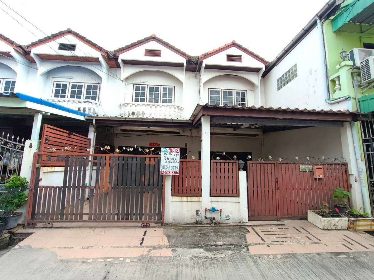 Townhouse for sale, Saranya Village, Rama 2, two houses, size 36 sq m. Townhouse for sale, Saranya Village, Rama 2, two houses, size 36 sq m.