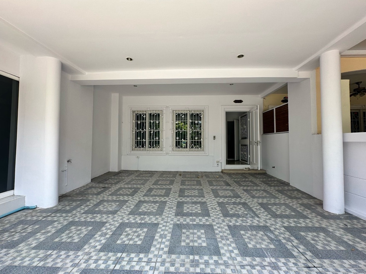 ให้เช่าบ้าน Townhome ในหมู่บ้าน Urban Sathorn ( Bolero zone ) ติดถนนใหญ่ ราชพฤกษ์ ไกล้รถไฟฟ้า BTS บางหว้า – รูปที่ 2