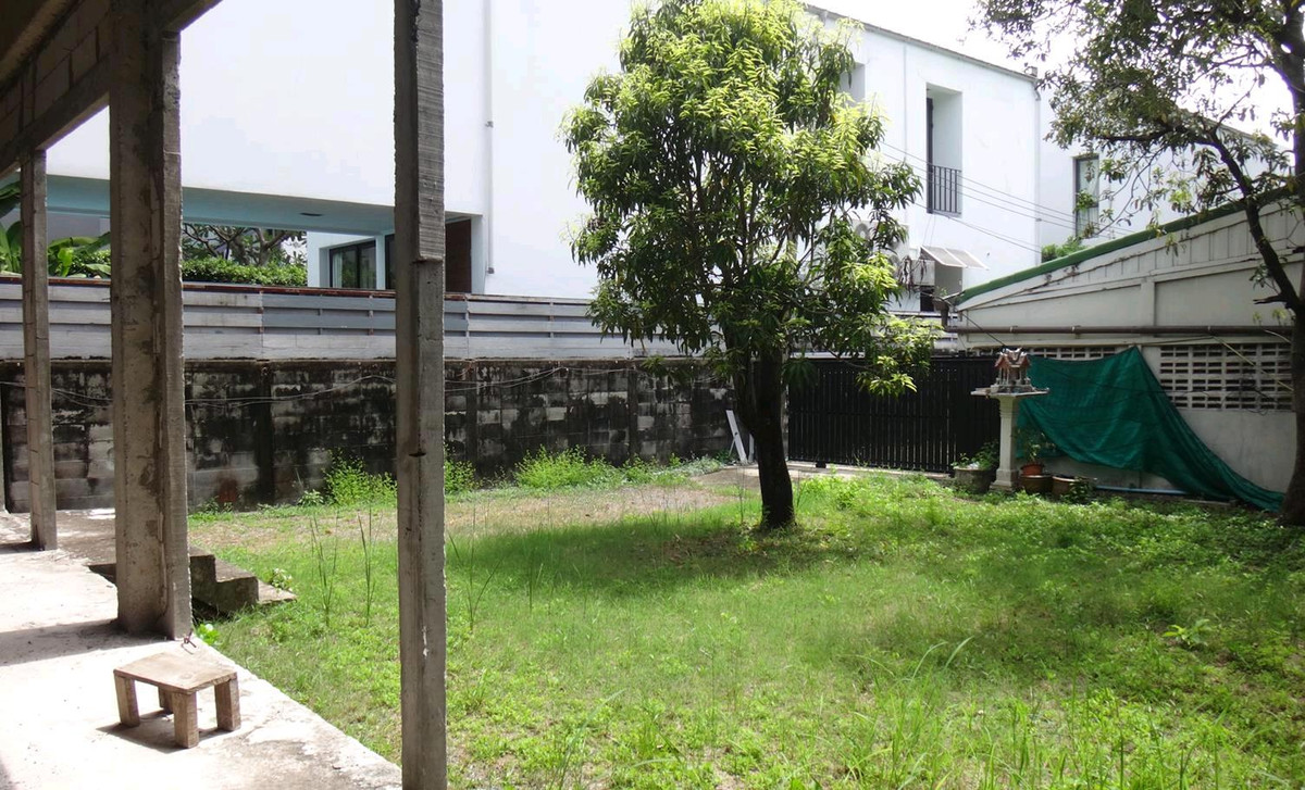ขายที่ดินพร้อมสิ่งปลูกสร้าง ซอยสุขุมวิท 38  ขนาดที่ดิน 240 ตรว.ยกแปลง 120 ล้านบาท – รูปที่ 3