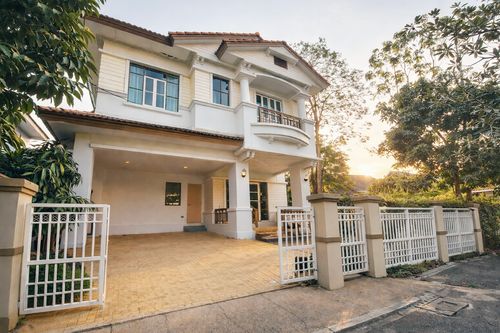 ✨Single house for sale in Manthana Rama 9-Wongwaen Village✨ with complete furniture and electrical appliances💛🧡💚Line ID @mynewhome💛🧡💚