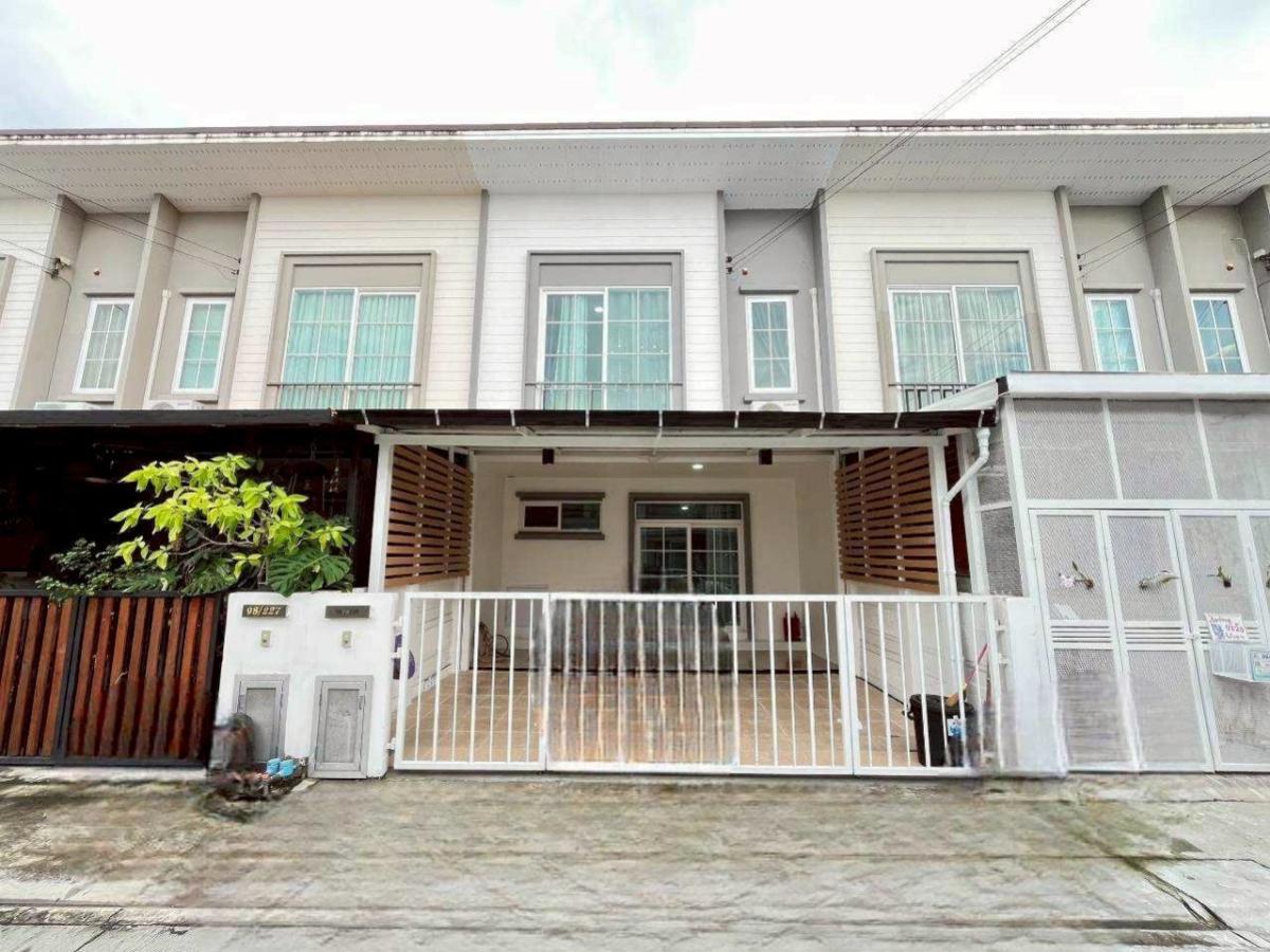 For Sale Townhouse/Townhome , Q District Suksawat 76 , Bang Chak , Phra Pradaeng , Samut Prakarn , CX-148695 For Sale Townhouse/Townhome , Q District Suksawat 76 , Bang Chak , Phra Pradaeng , Samut Prakarn , CX-148695