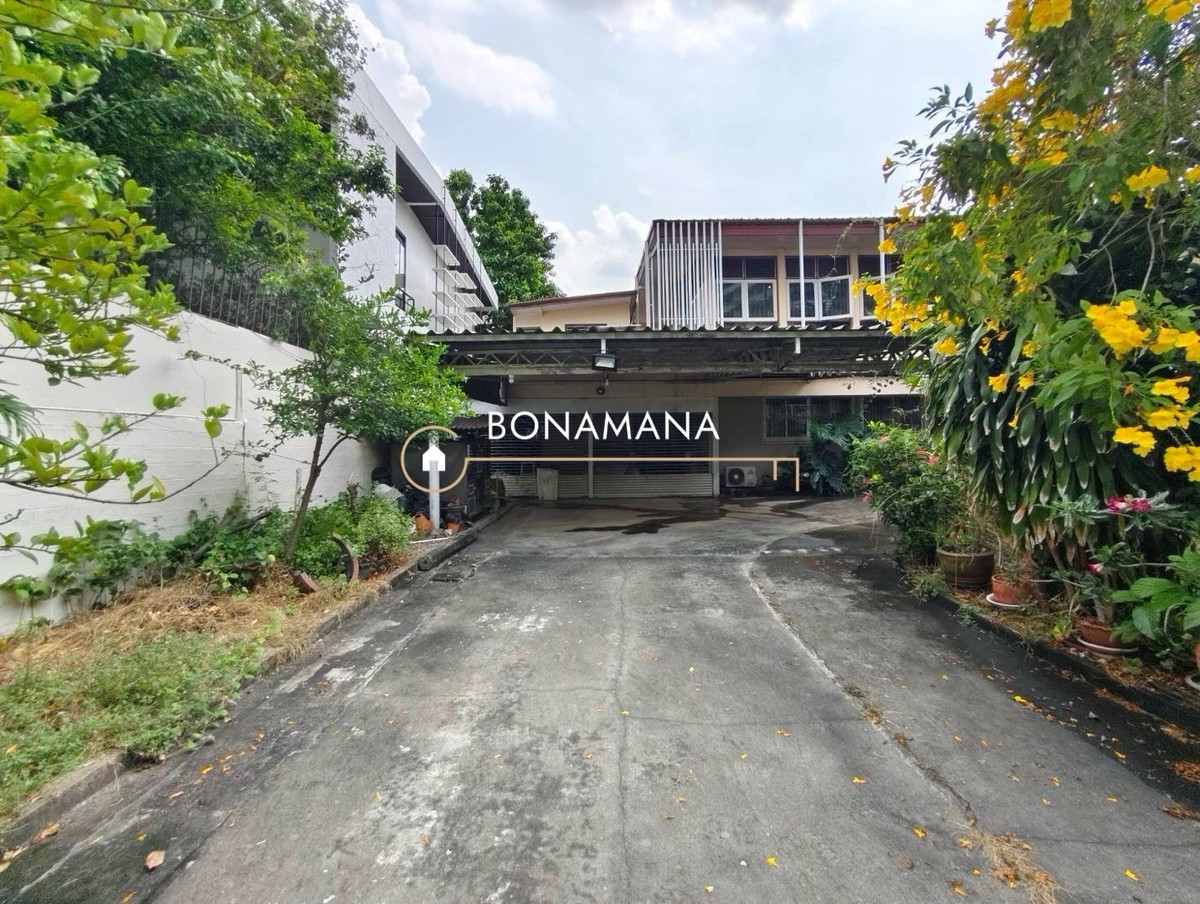 ให้เช่า บ้านเดี่ยว/พื้นที่ธุรกิจ ทองหล่อ 13 (BTS ทองหล่อ 1.7km) ให้เช่า บ้านเดี่ยว/พื้นที่ธุรกิจ ทองหล่อ 13 (BTS ทองหล่อ 1.7km)