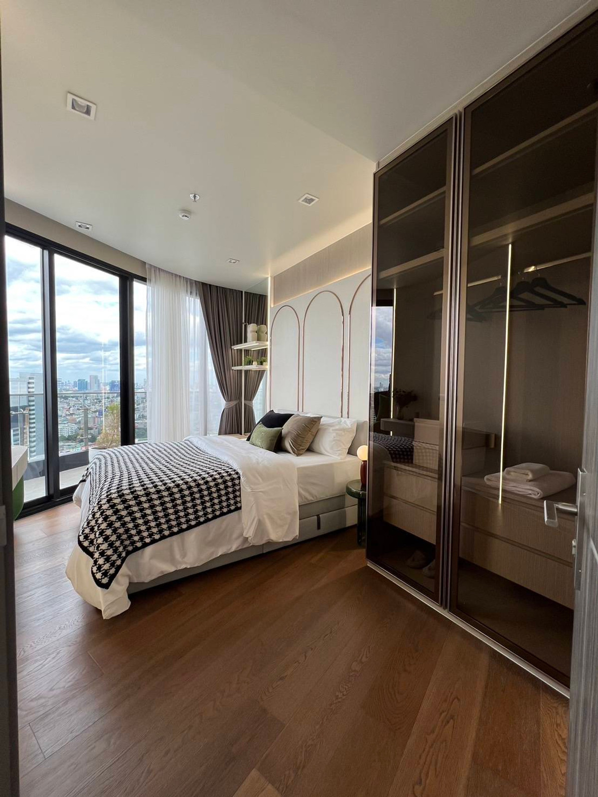 For Rent : Ideo q victory 2ห้องนอน 1ห้องน้ำ ห้องสวย เฟอร์นิเจอร์ครบ พร้อมเข้าอยู่ For Rent : Ideo q victory 2ห้องนอน 1ห้องน้ำ ห้องสวย เฟอร์นิเจอร์ครบ พร้อมเข้าอยู่
