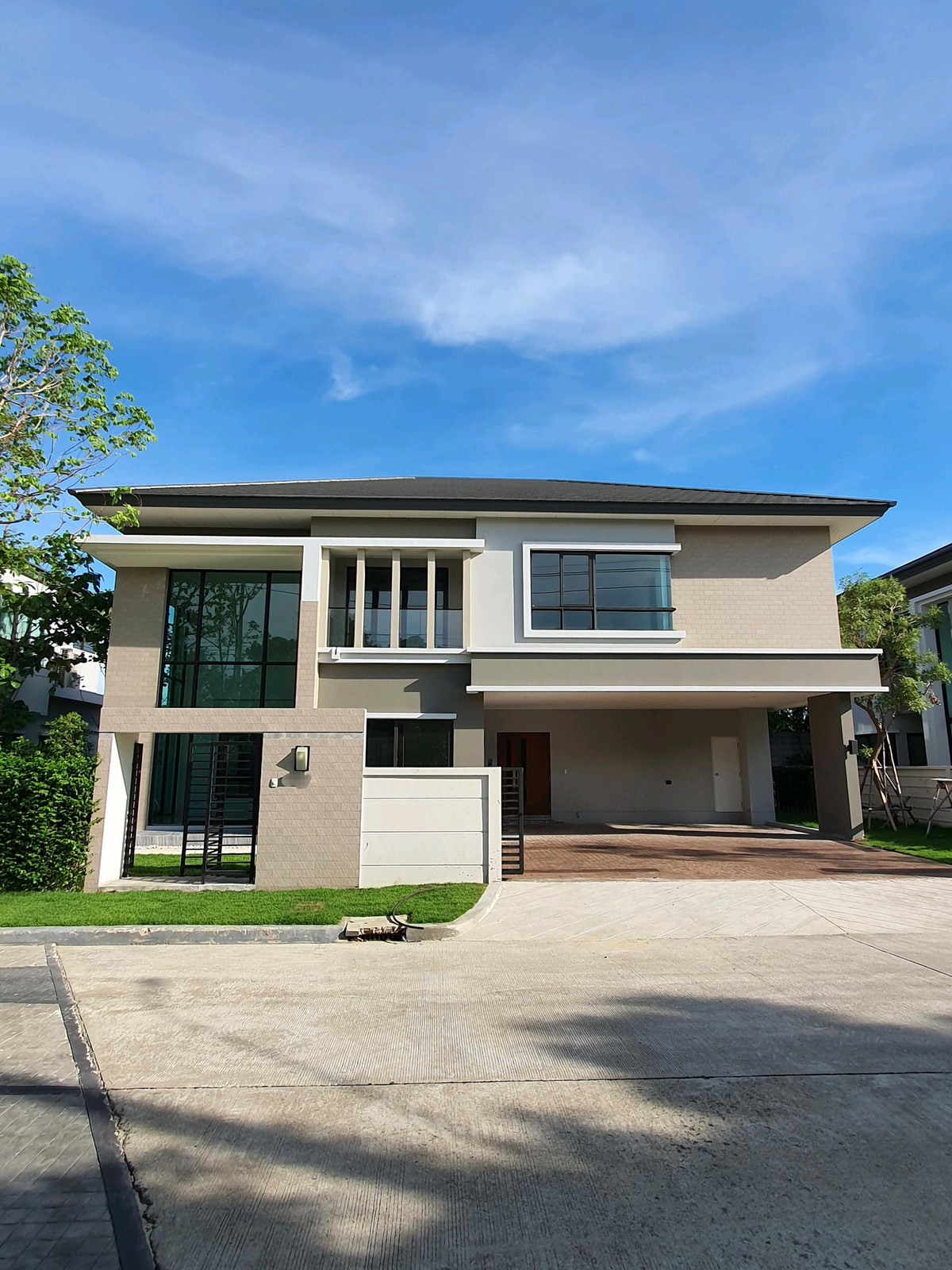 Single house for sale, The City Pinklao Borom project. Soi Borommaratchachonnani 60 Land size 105 square meters