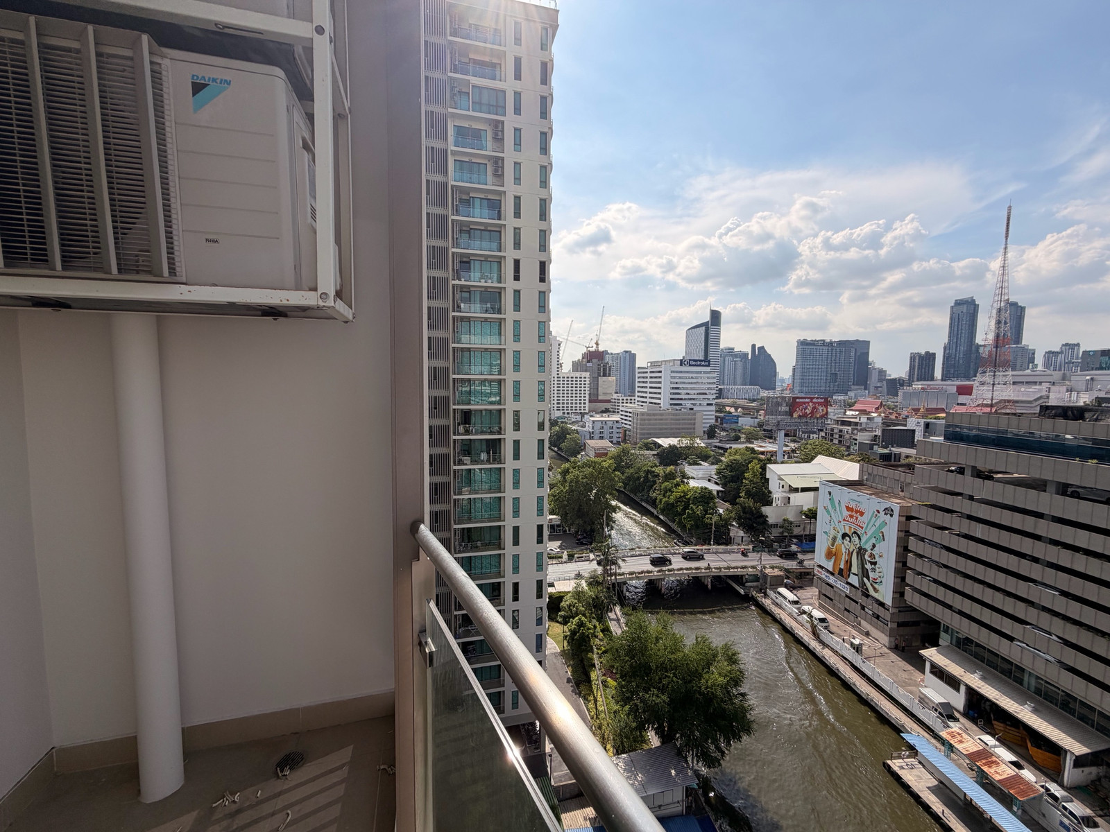 Urgent sale, 2 bedrooms, 12th floor, Building D, Supalai Oriental Sukhumvit 39. – รูปที่ 4