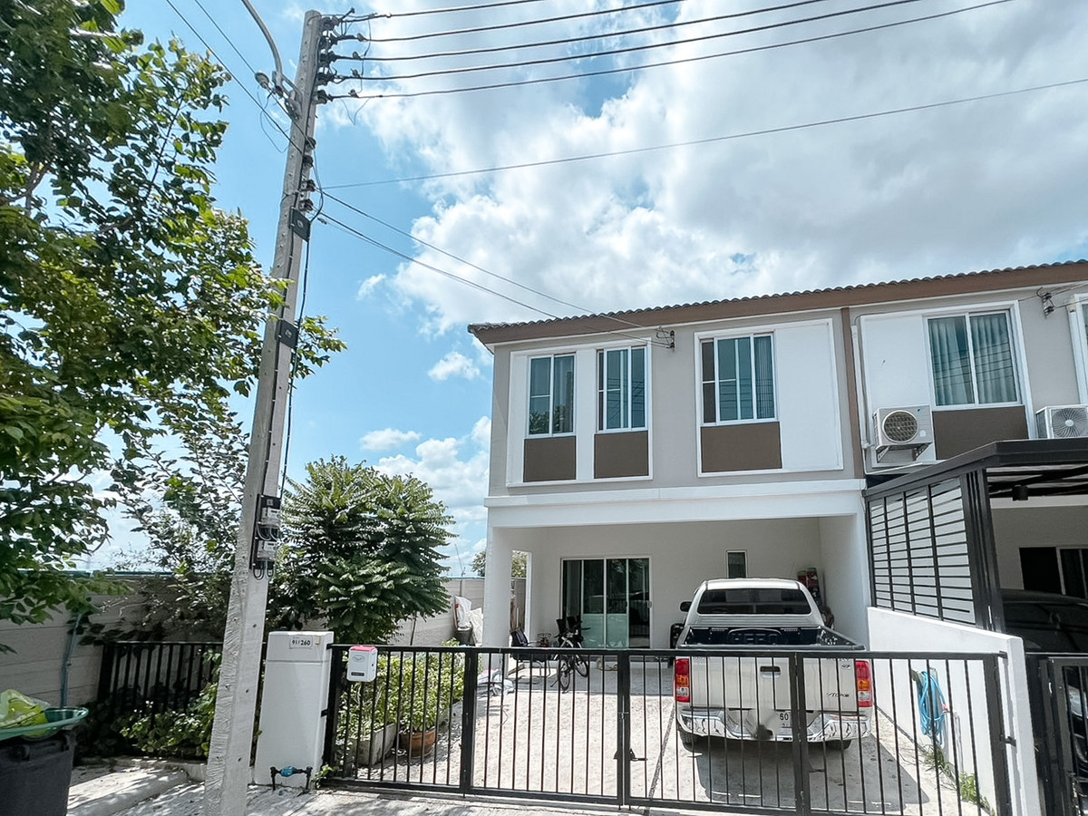 2-story corner townhome for sale, Baan Pruksa, Lam Luk Ka - Wongwaen.