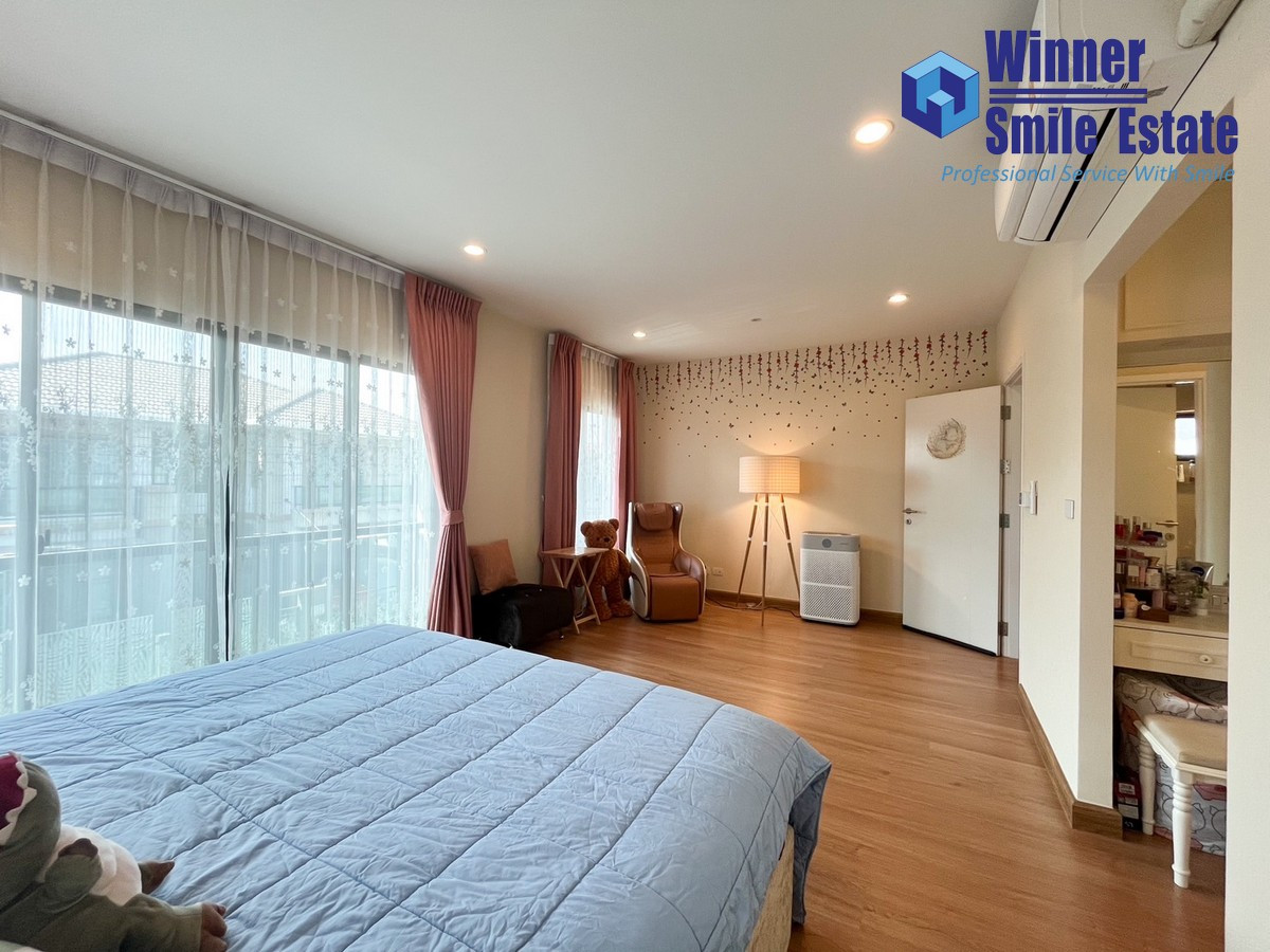 Beautifully decorated detached house for rent in Passorn Bangna Wongwaen, located on Sukhumvit 2 Road, near Suvarnabhumi Airport.