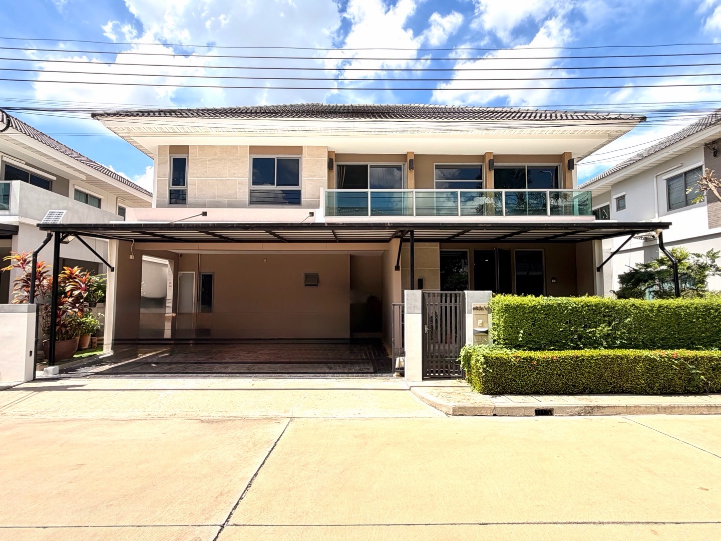 🔥Urgent🔥Sell/Rent Perfect Place Village Rama 9-Krungthep Kreetha
(Perfect Place Rama 9-Krungthepkreetha) 2-story detached house
4 bedrooms, 5 bathrooms, 1 maid's room
(Every room has its own bathroom) Area 70 sq m.