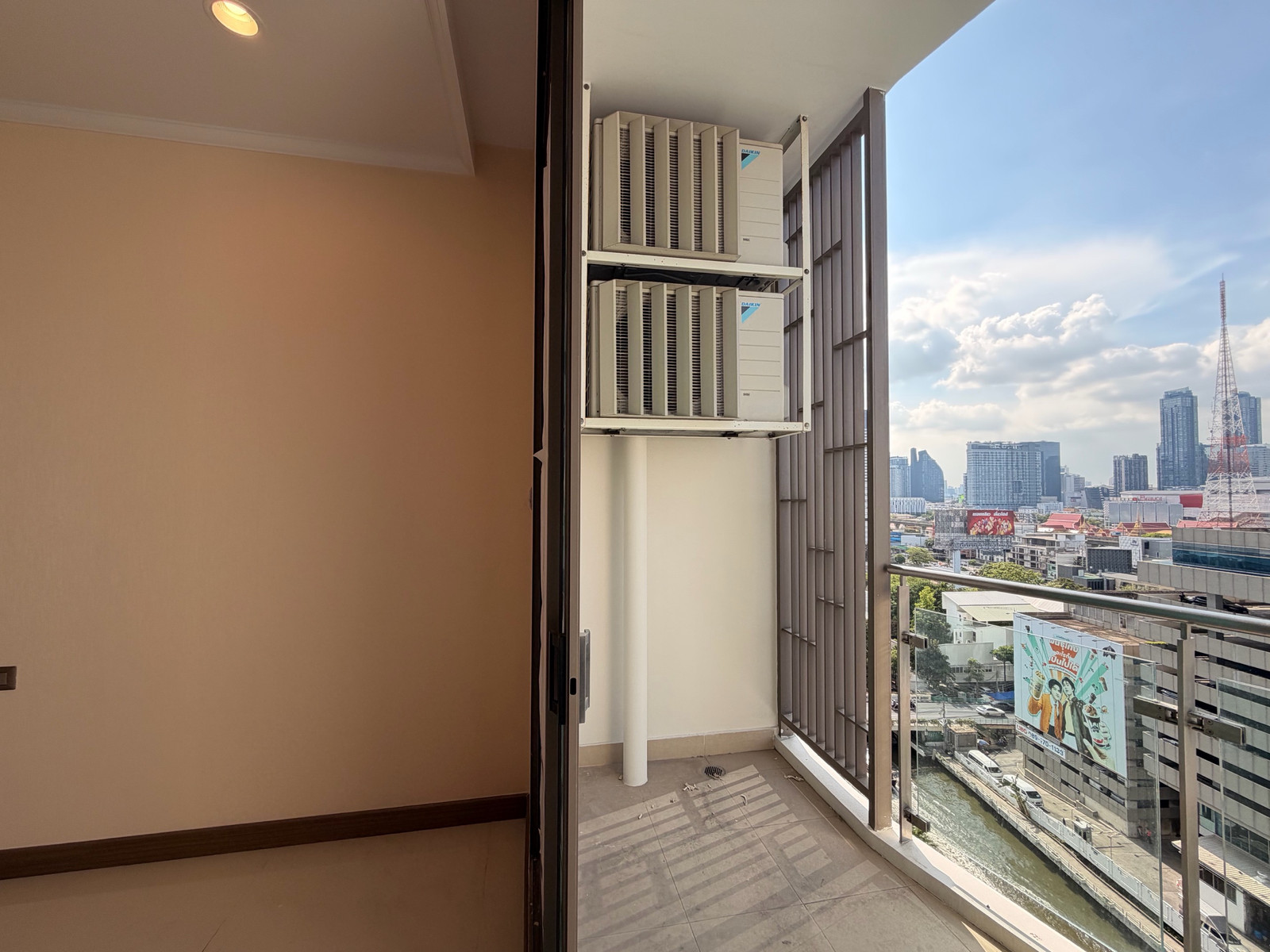 Urgent sale, 2 bedrooms, 12th floor, Building D, Supalai Oriental Sukhumvit 39. – รูปที่ 2
