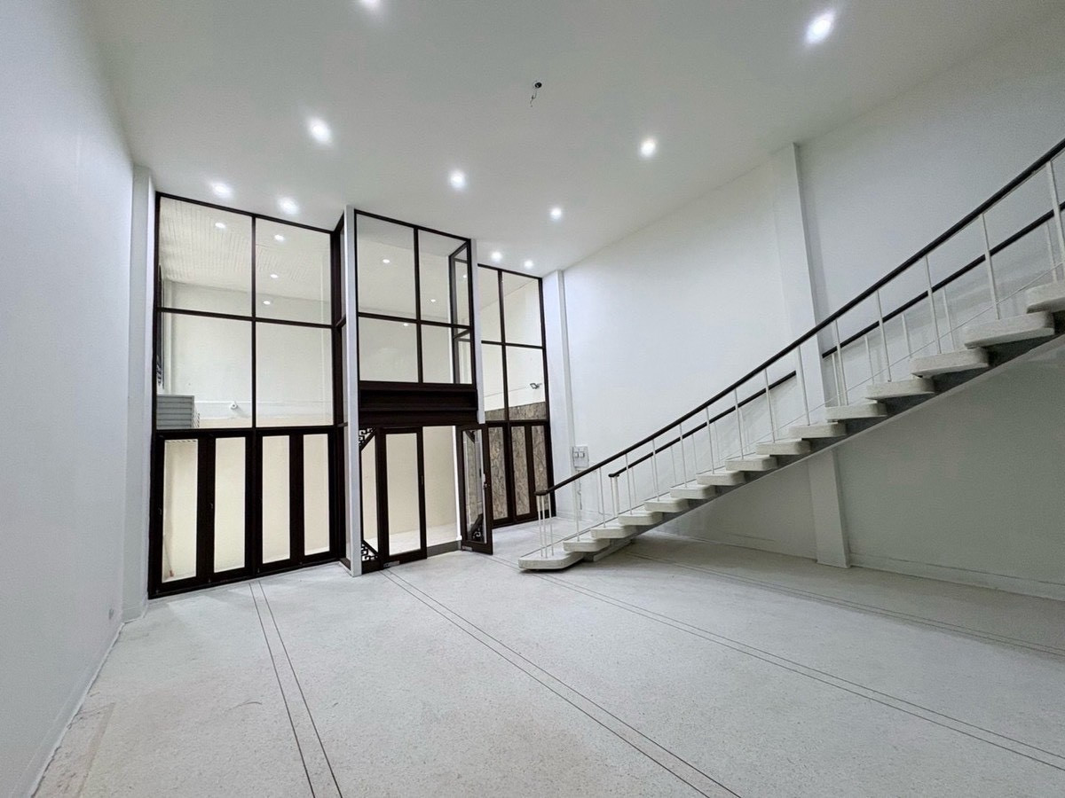✨For sale/rent, 7-story building, location Siam-Bantad Thong. Renovated the whole house ✨ ✨For sale/rent, 7-story building, location Siam-Bantad Thong. Renovated the whole house ✨