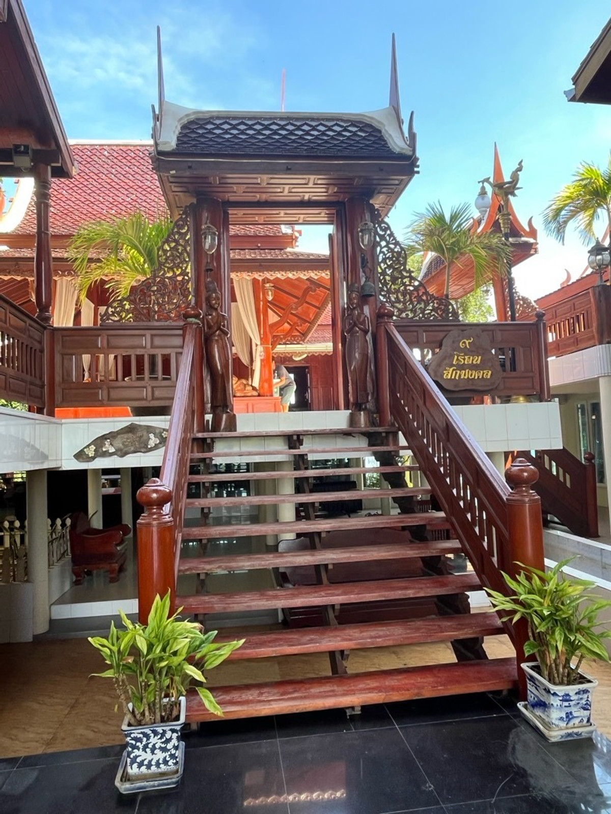 ขายโรงแรม/เกสต์เฮ้าส์ พร้อมกิจการ ร้านอาหาร&กาแฟสด 1-3-56 ไร่ ติดถนนใหญ่ หลังติดคลอง อ./จ.พระนครศรีอยุธยา ใกล้ เพนียดคล้องช้าง เหมาะลงทุน